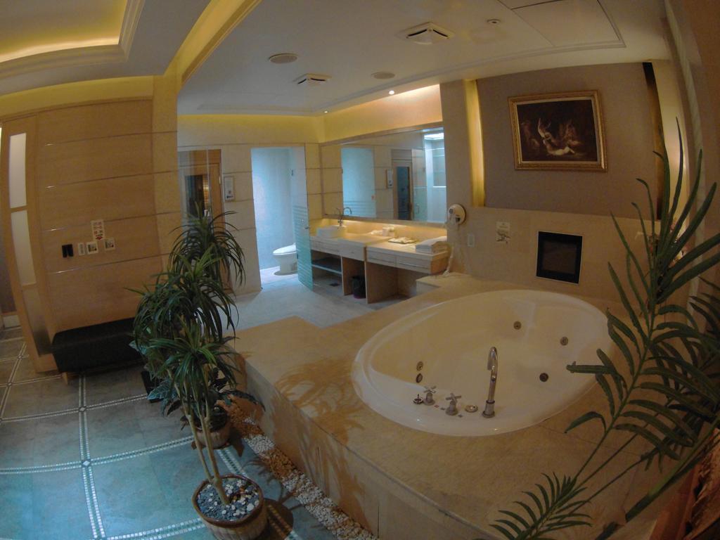Changsing Business Motel Đài Nam Ngoại thất bức ảnh